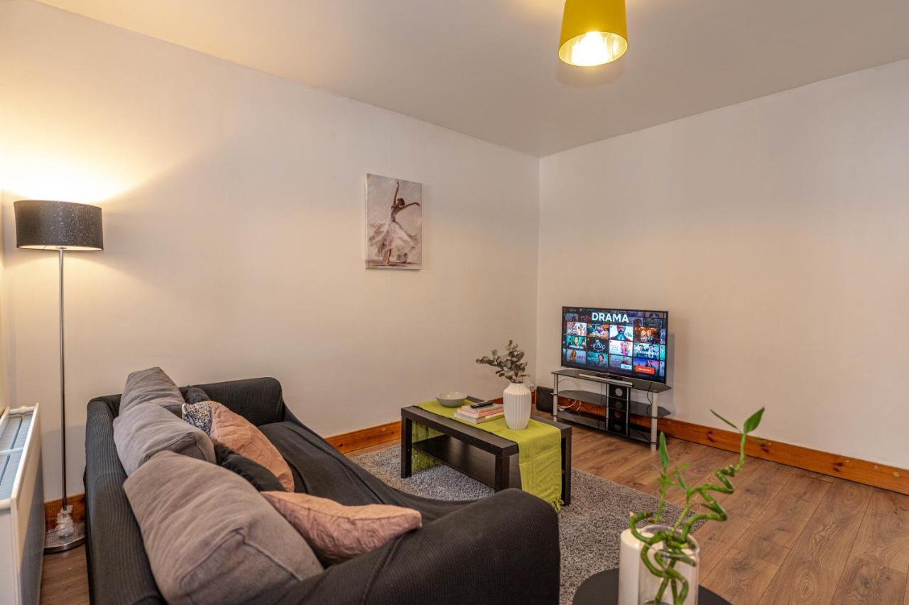 Beautiful 4 Bedrooms House, 7 Walk To Train Station Plumstead  Exterior photo