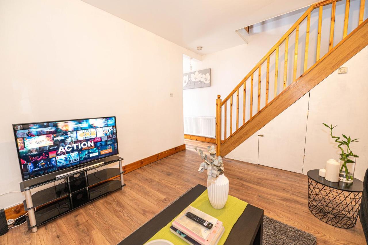 Beautiful 4 Bedrooms House, 7 Walk To Train Station Plumstead  Exterior photo